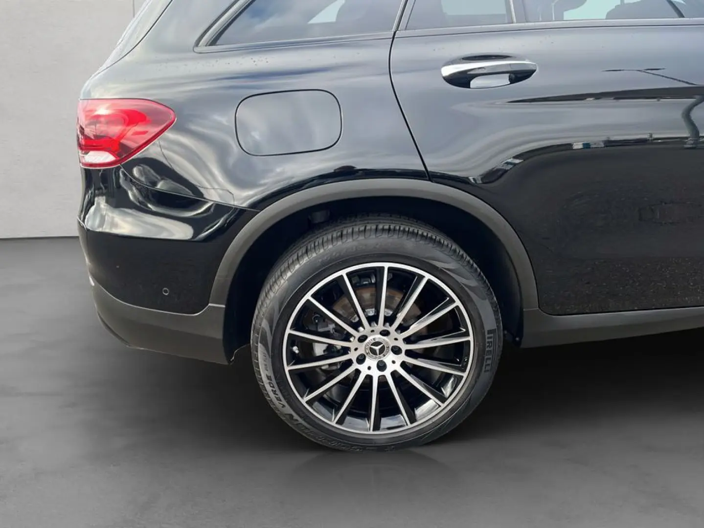 GLC 300 e 4M Night AHK Sound 360  Pano Distro