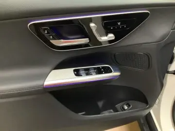 GLC 200 4M Avantgarde 9G LED Panorama-SD AHK