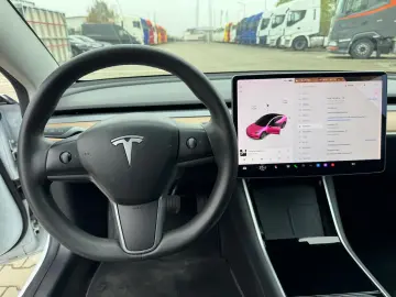 TESLA MODEL 3 – Long Range Dual AWD