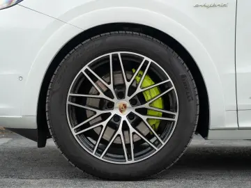Cayenne E-Hybrid Coupe InnoDrive Surround View