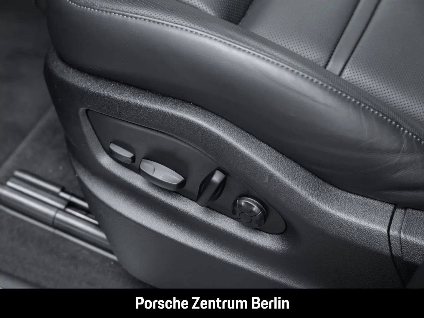 Cayenne Sportabgasanlage BOSE LED-Matrix 21-Zoll