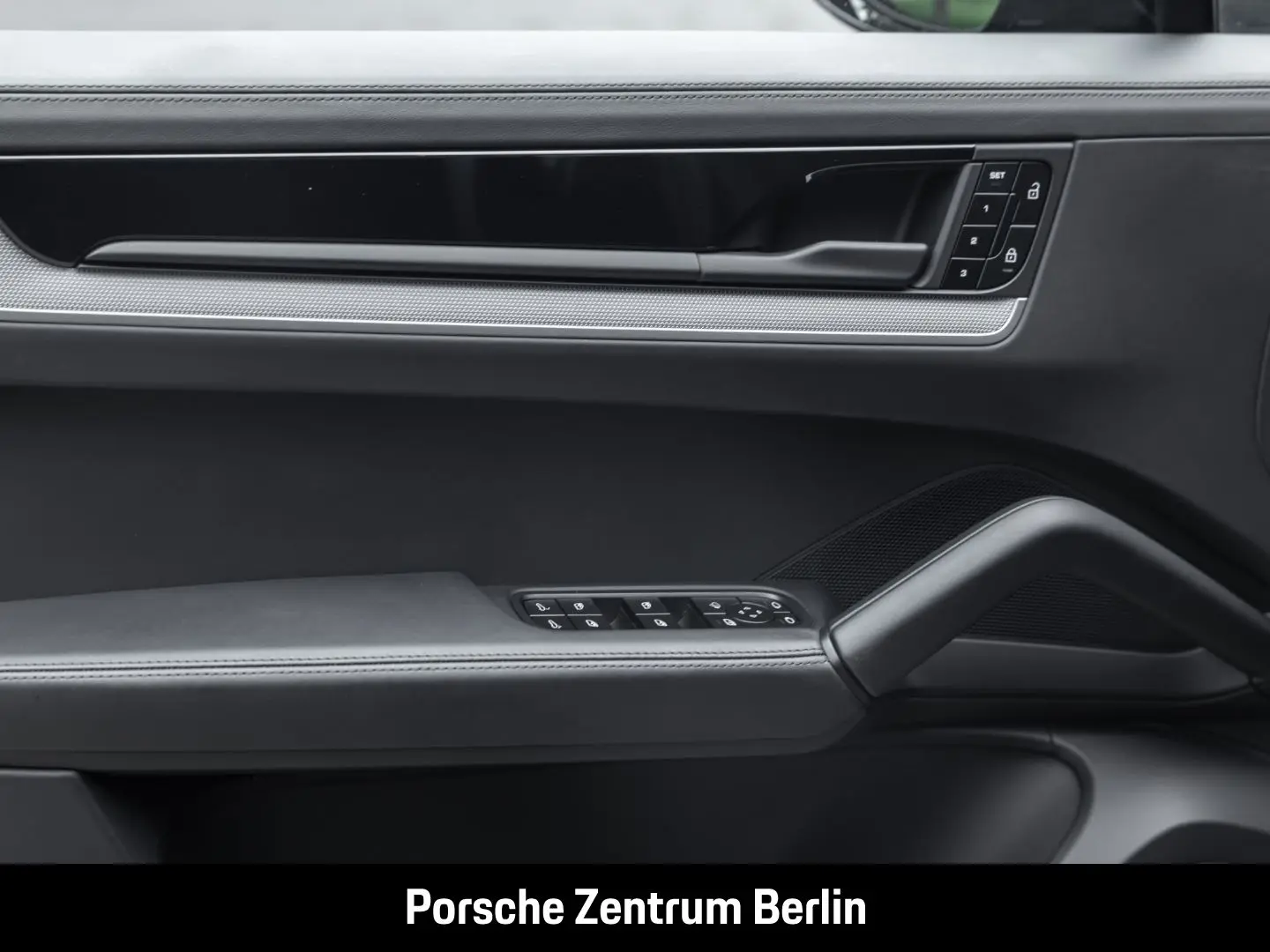 Cayenne Sportabgasanlage BOSE LED-Matrix 21-Zoll