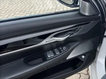 750Li xDrive M-SPORT LASER HUD PANO 360  20  AHK