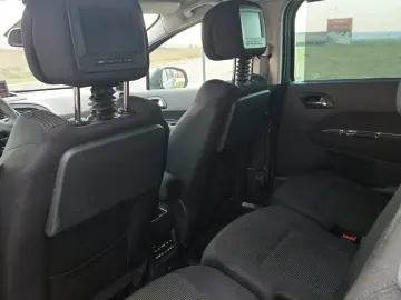 Peugeot 5008 2011 1.6 7 locuri