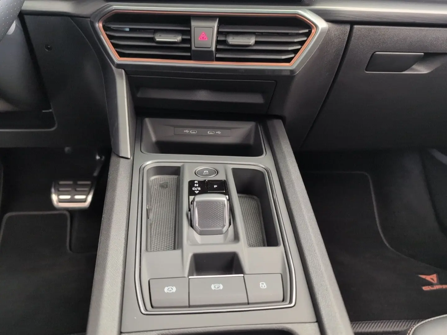 Formentor 2.0 TSI VZ AHK PANO LEDER COPPER MATT