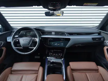 Q8 e-tron Sportback 55 quattro Advanced Edition