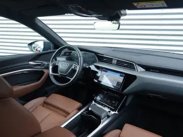 Q8 e-tron Sportback 55 quattro Advanced Edition