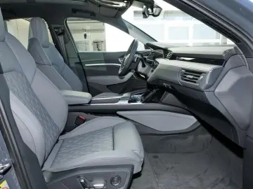 Q8 e-tron Sportback S line 55 quattro 300 kW