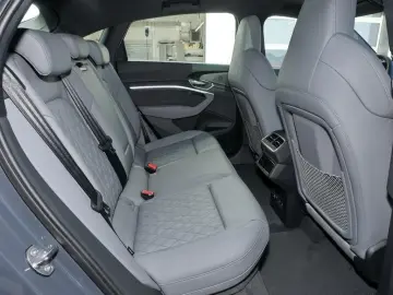 Q8 e-tron Sportback S line 55 quattro 300 kW