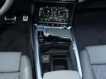 Q8 e-tron Sportback S line 55 quattro 300 kW