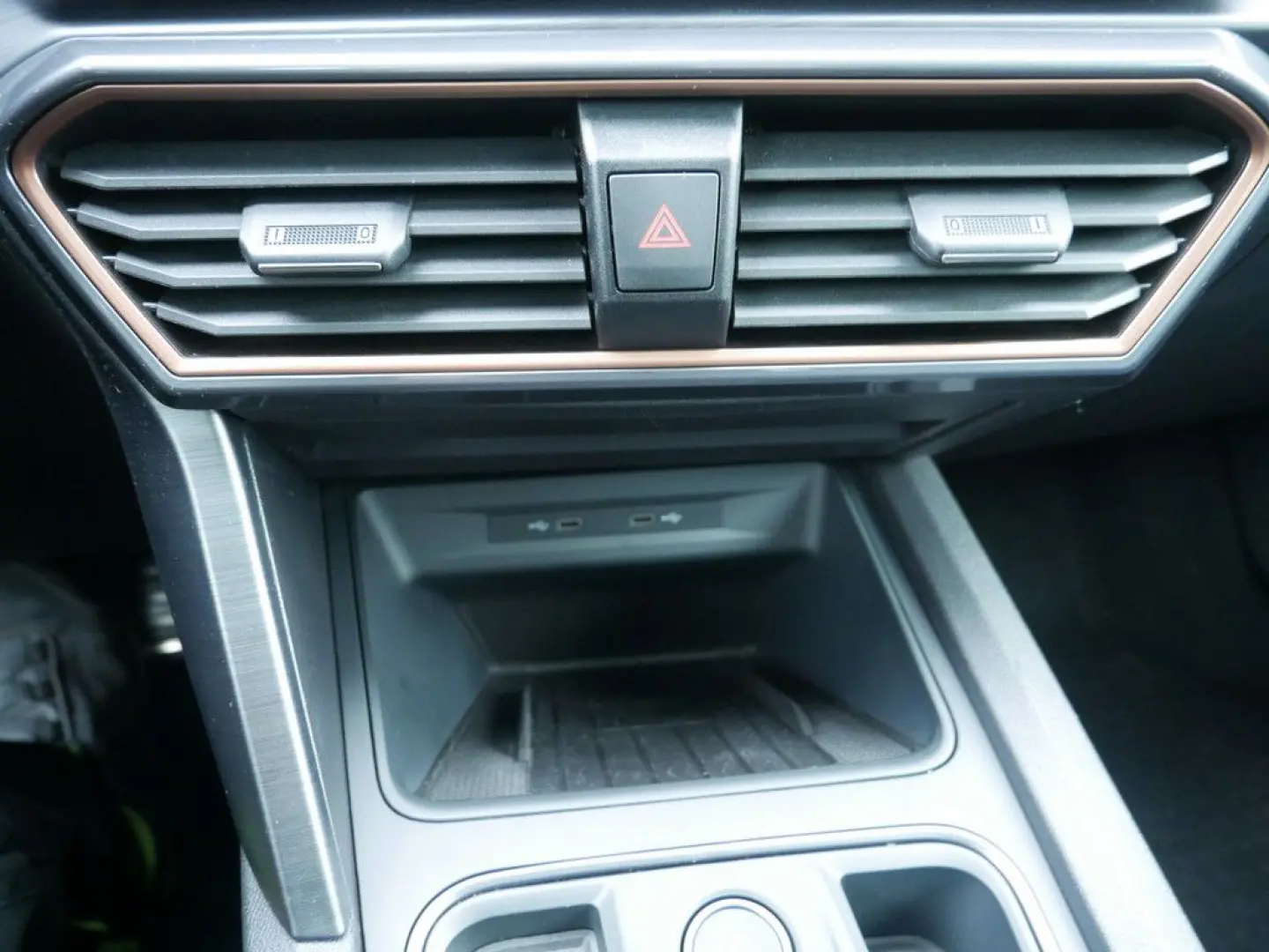 Formentor 2.0 TSI VZ 4Drive PANO BEATS COPPER