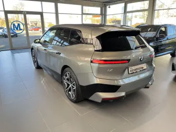 iX xDrive40 Sportpaket AHK SkyLounge Wärmekomfor
