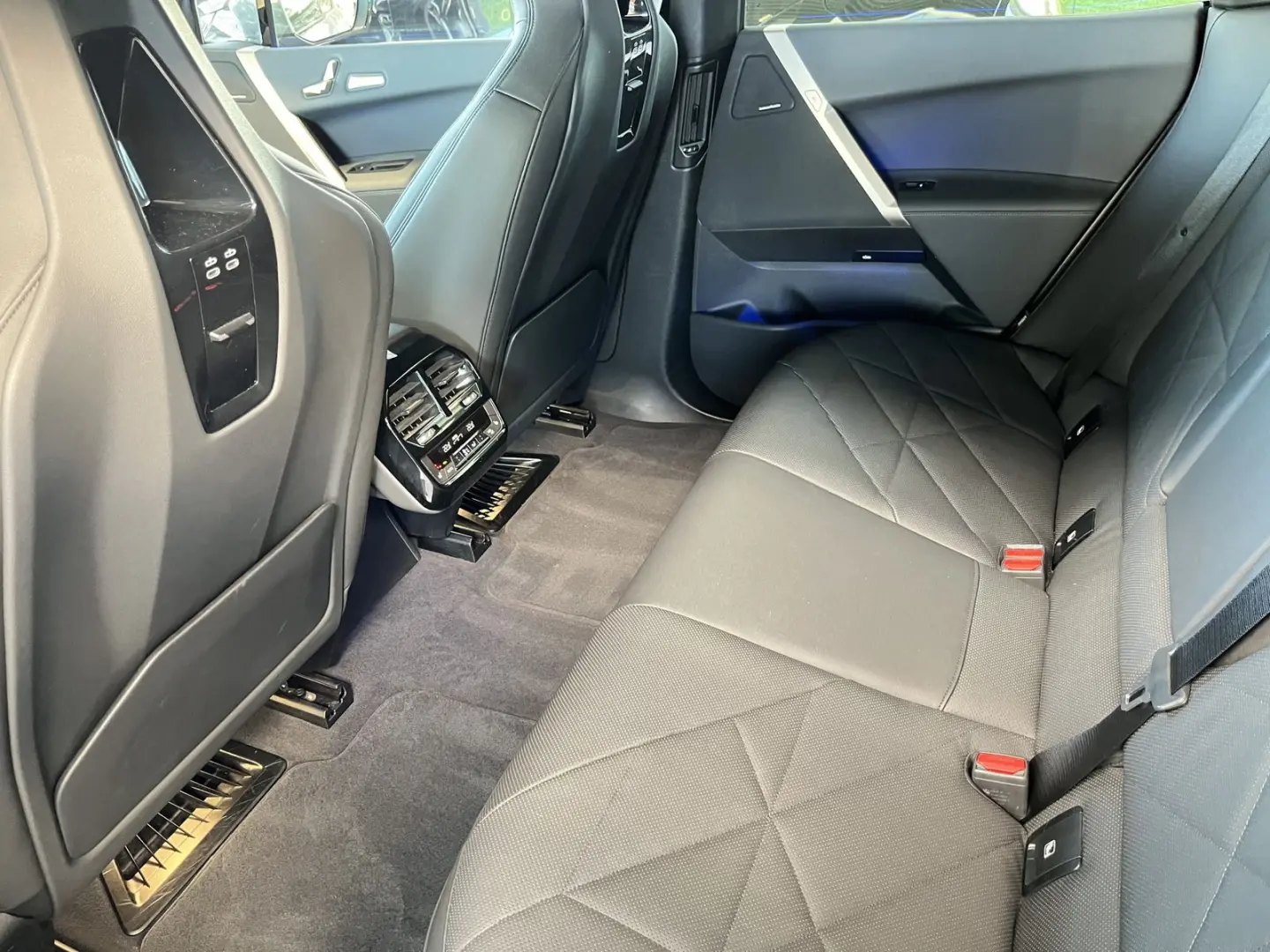 iX xDrive40 Sportpaket AHK SkyLounge Wärmekomfor