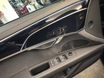 A8 60TFSIe qua S line DIGMATRIX AHK HUD PANO B&O