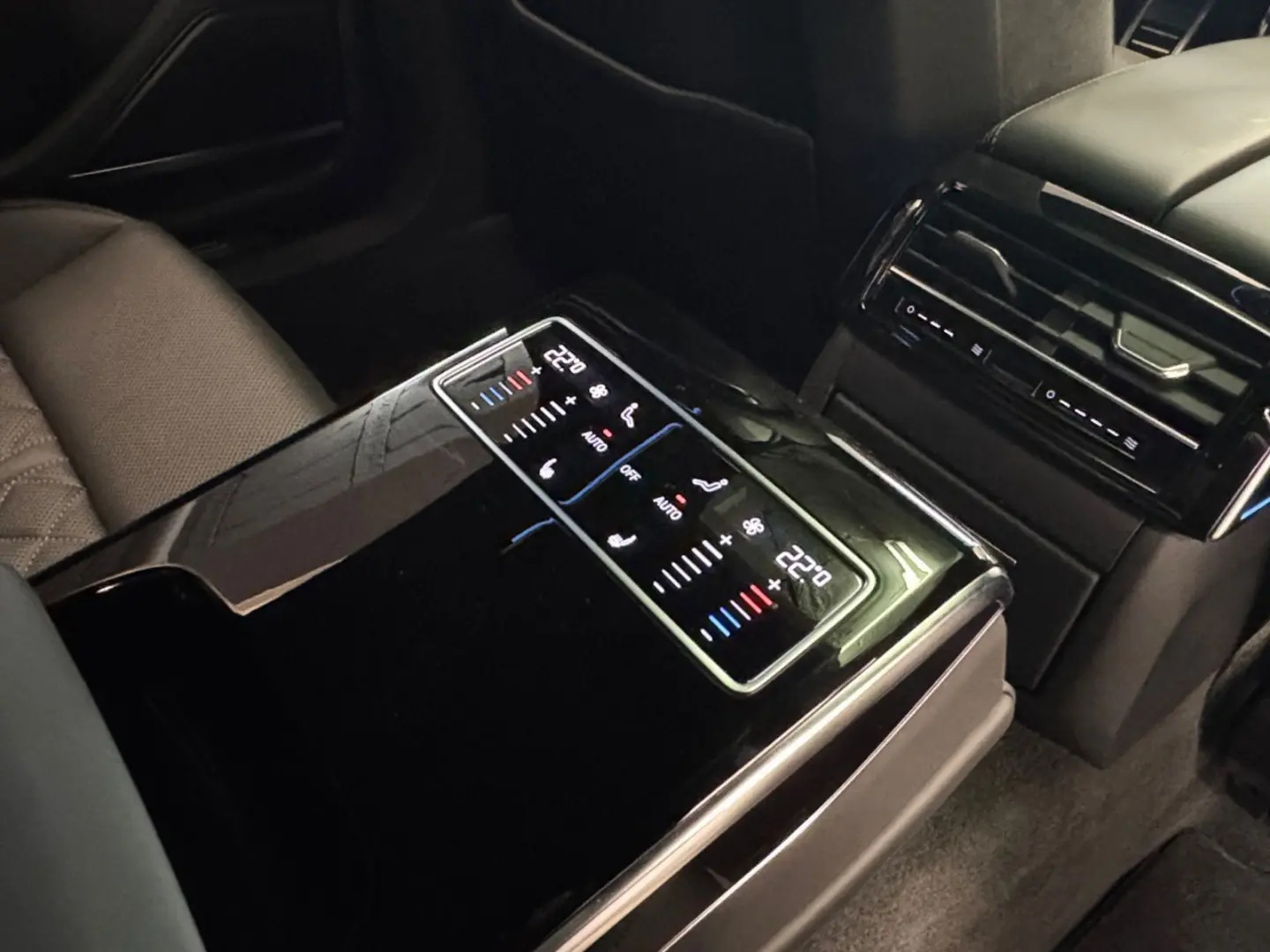 A8 60TFSIe qua S line DIGMATRIX AHK HUD PANO B&O