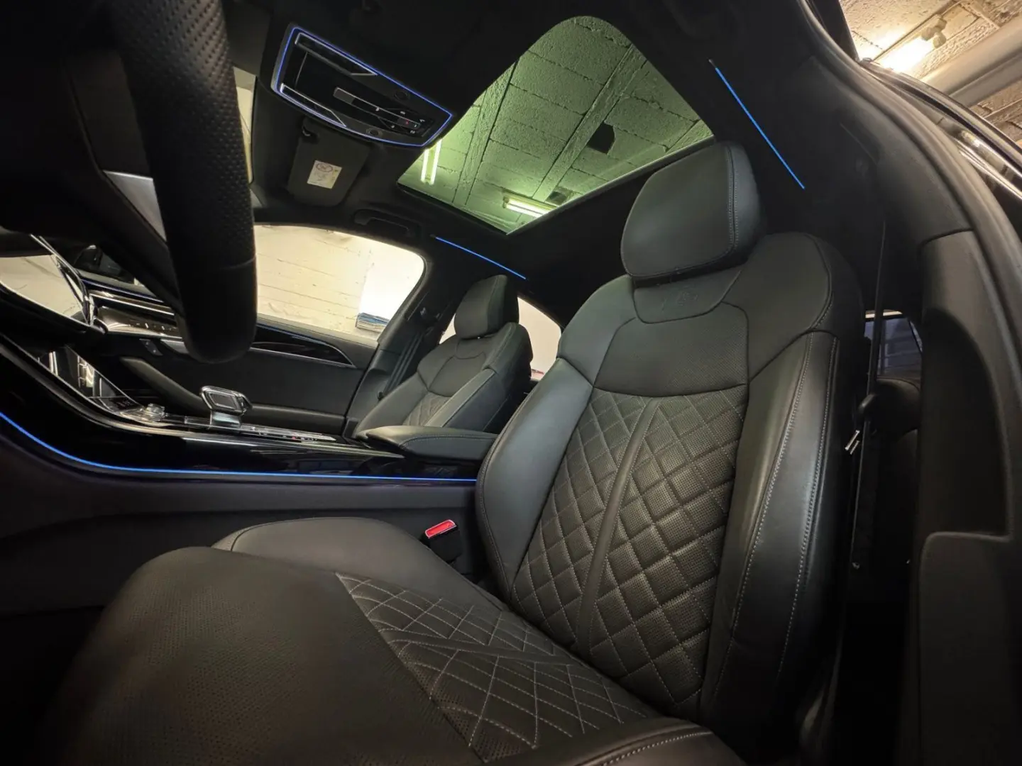 A8 60TFSIe qua S line DIGMATRIX AHK HUD PANO B&O