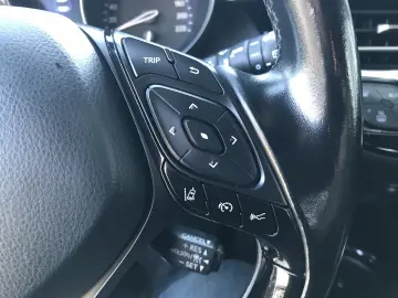 Toyota C-HR 1.8 HSD 122 CP 4x2 CVT Style