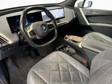 iX xDrive40 Sportpaket SitzAC 360  Pano H K ACC