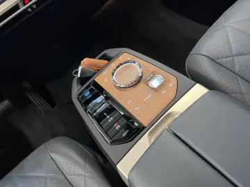 iX xDrive40 Sportpaket SitzAC 360  Pano H K ACC