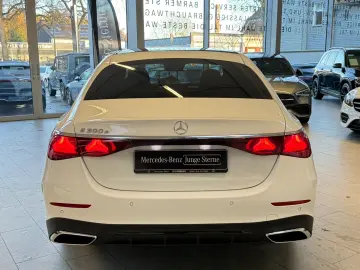 E 300e AMG AIRMATIC DISTR PANO AHK BURM4D NIGHT