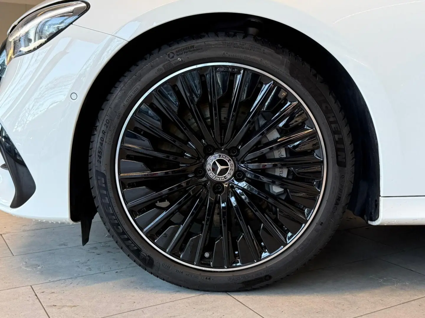 E 300e AMG AIRMATIC DISTR PANO AHK BURM4D NIGHT