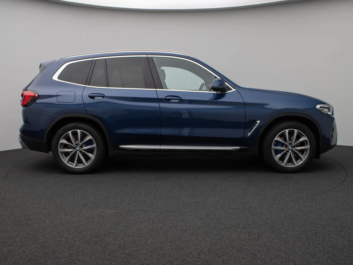 X3 xD30i Panorama Kamera DAB HiFi 19Zoll