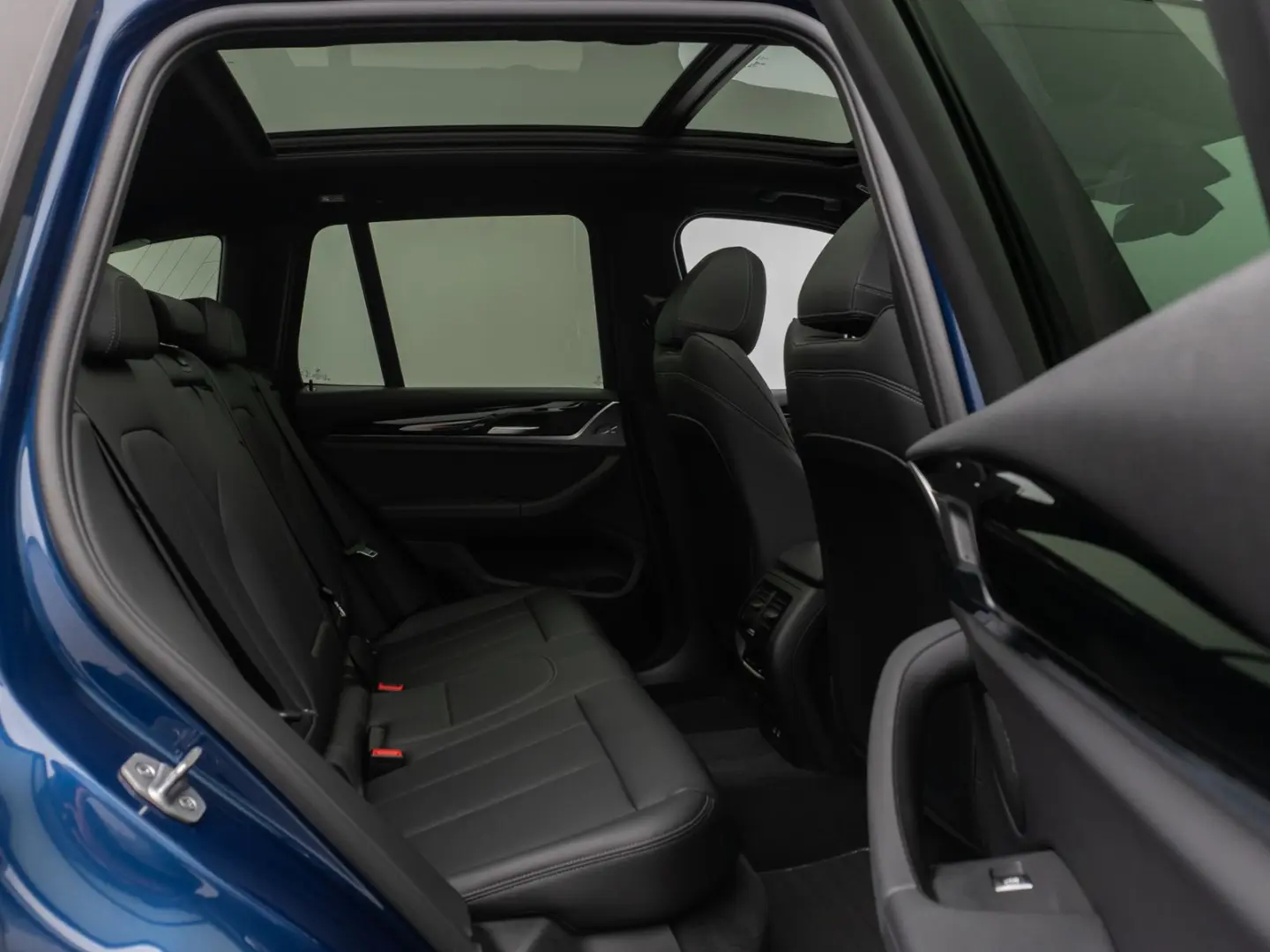 X3 xD30i Panorama Kamera DAB HiFi 19Zoll