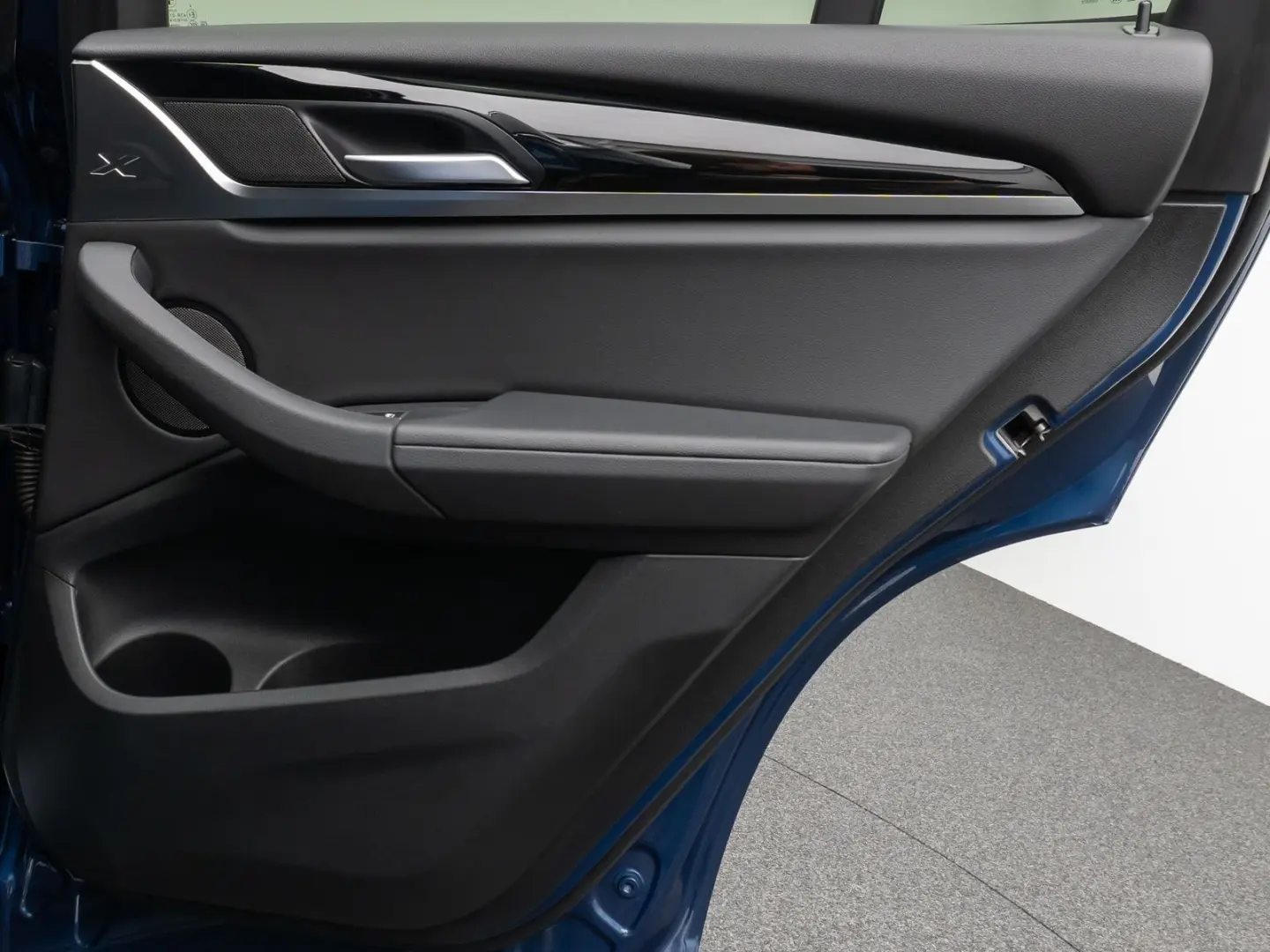 X3 xD30i Panorama Kamera DAB HiFi 19Zoll