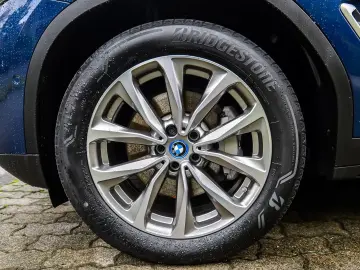 BMW X3 xDrive30e Head-Up HiFi DAB LED WLAN Shz PDC