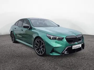 M5 xDrive AHK B&W CARBON V-MAX