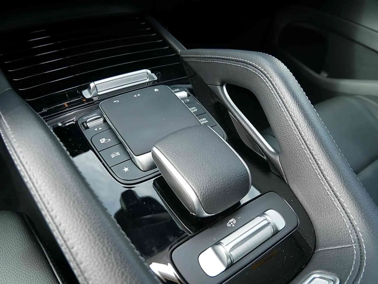 GLE 400 e 4M AMG DIST PANO HUD AHK AIRMATIC 360