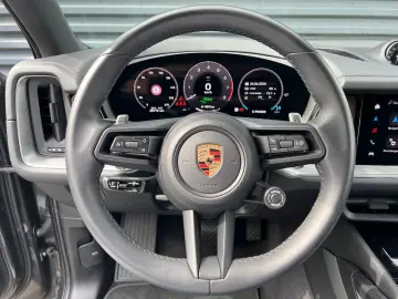 Cayenne E-Hybrid   Luftfederung   InnoDrive