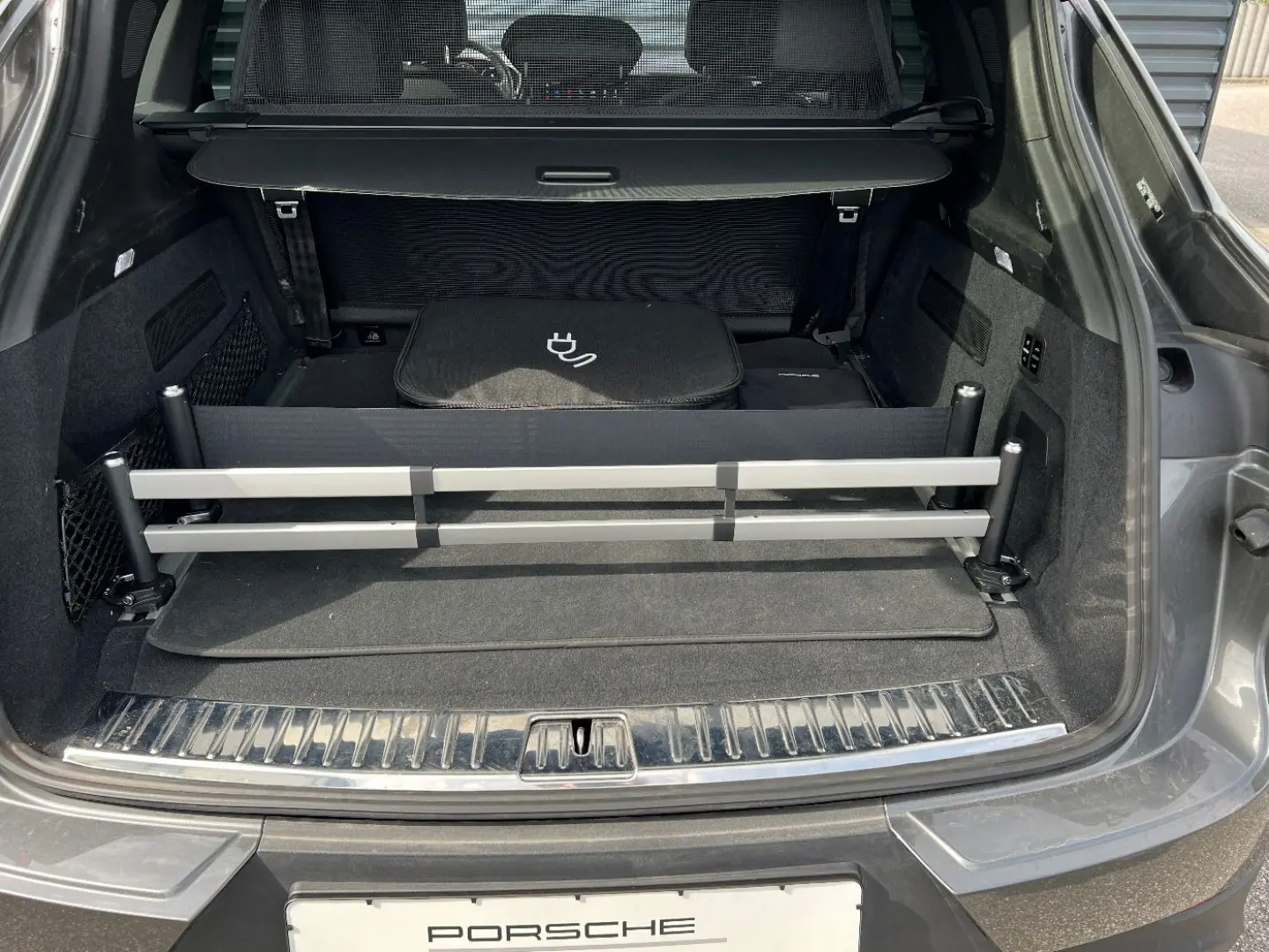 Cayenne E-Hybrid   Luftfederung   InnoDrive