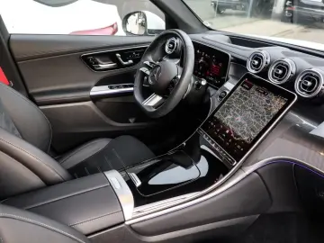 GLC 300 e 4M AMG-Sport Pano AHK Distr 360 Memory