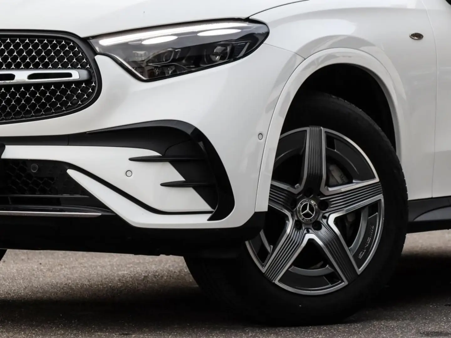 GLC 300 e 4M AMG-Sport Pano AHK Distr 360 Memory