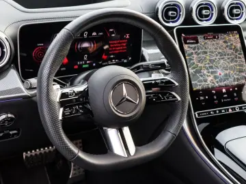 GLC 300 e 4M AMG-Sport Pano AHK Distr 360 Memory