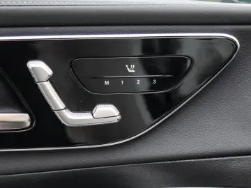 GLC 300 e 4M AMG-Sport Pano AHK Distr 360 Memory