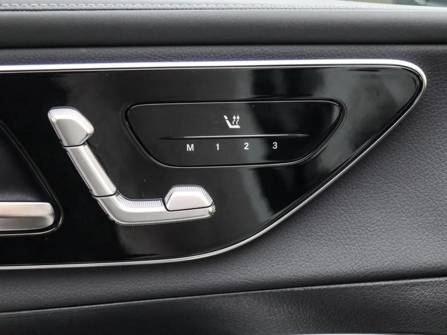 GLC 300 e 4M AMG-Sport Pano AHK Distr 360 Memory