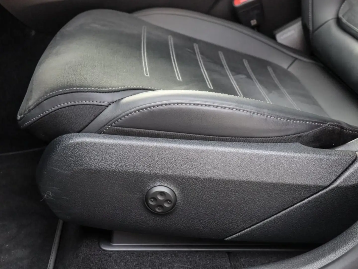 GLC 300 e 4M AMG-Sport Pano AHK Distr 360 Memory