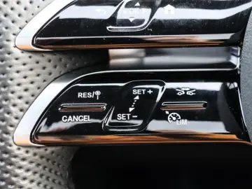 GLC 300 e 4M AMG-Sport Pano AHK Distr 360 Memory