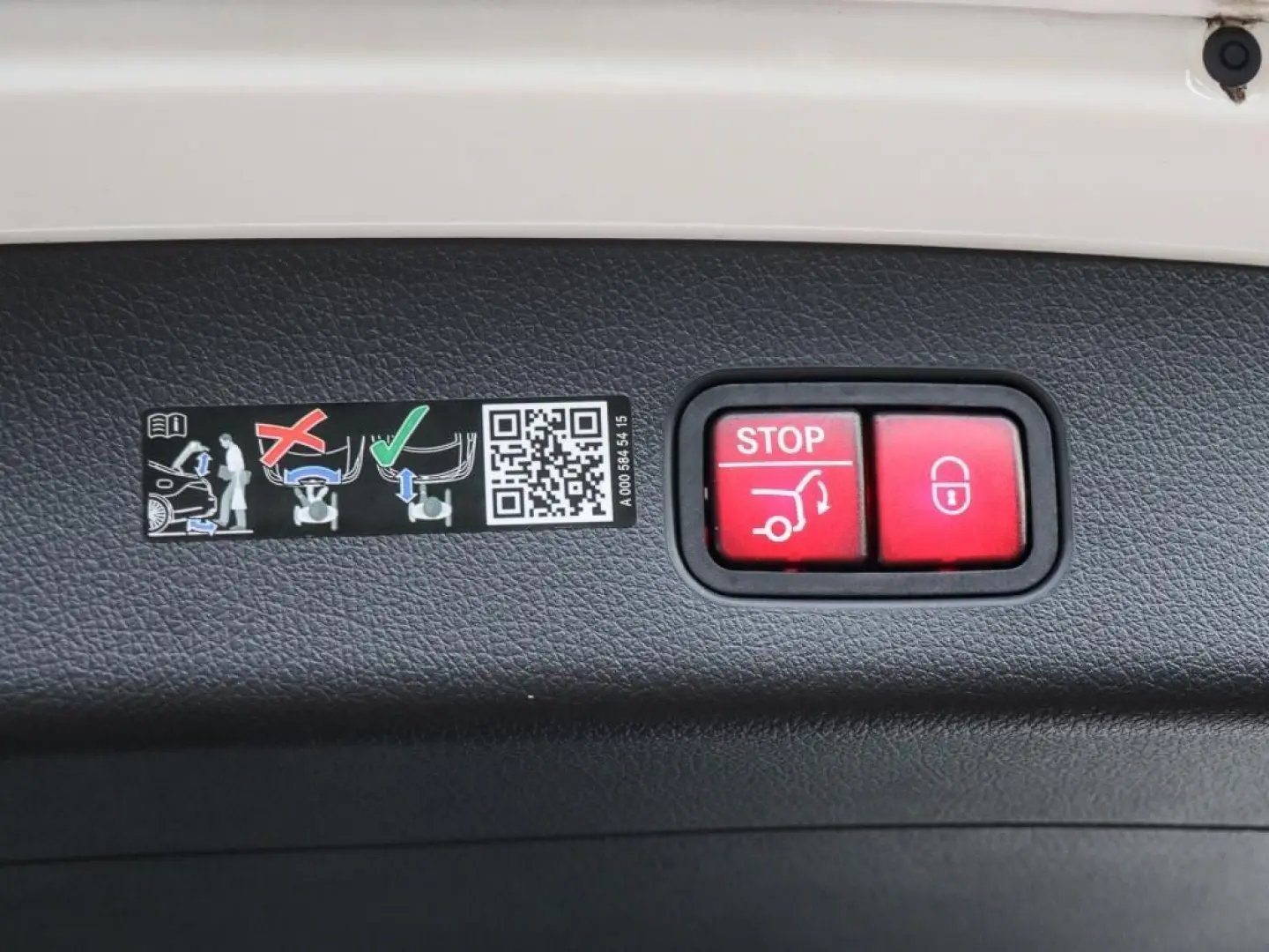 GLC 300 e 4M AMG-Sport Pano AHK Distr 360 Memory