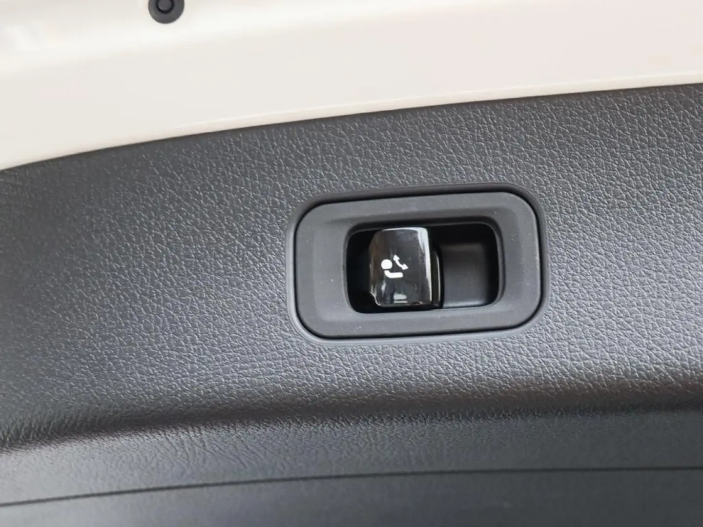 GLC 300 e 4M AMG-Sport Pano AHK Distr 360 Memory