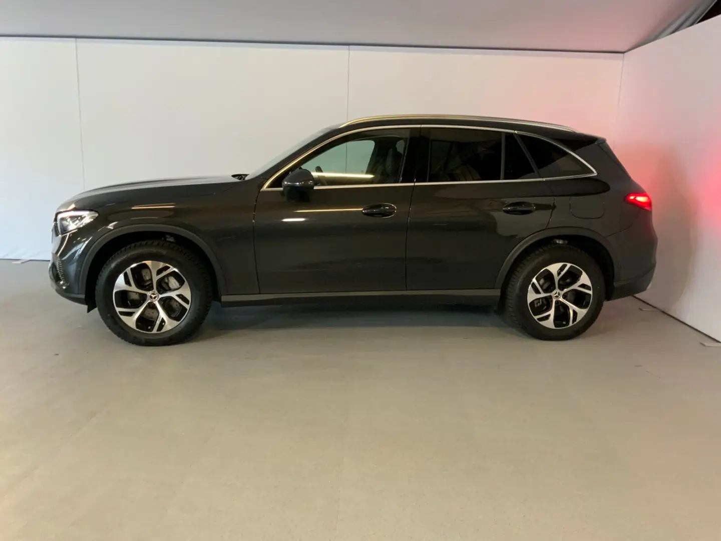 GLC 300 e 4M Ava Burm LED Ambiente DISTRO AHK