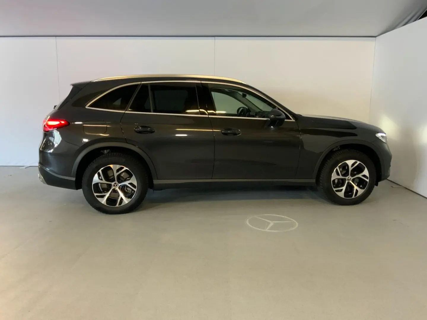 GLC 300 e 4M Ava Burm LED Ambiente DISTRO AHK