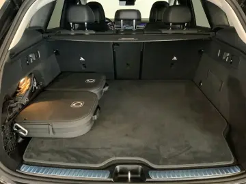 GLC 300 e 4M Ava Burm LED Ambiente DISTRO AHK