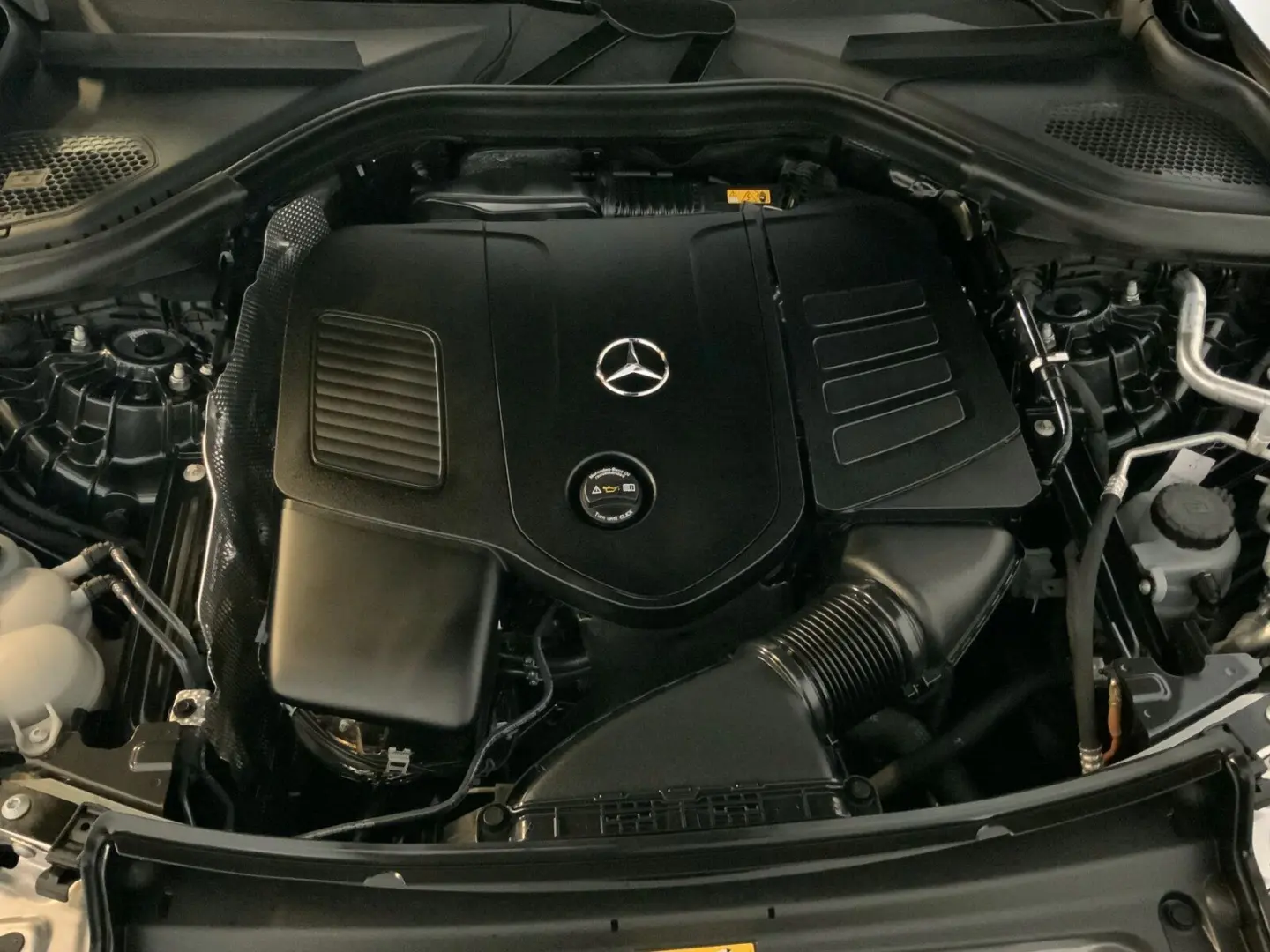 GLC 300 e 4M Ava Burm LED Ambiente DISTRO AHK