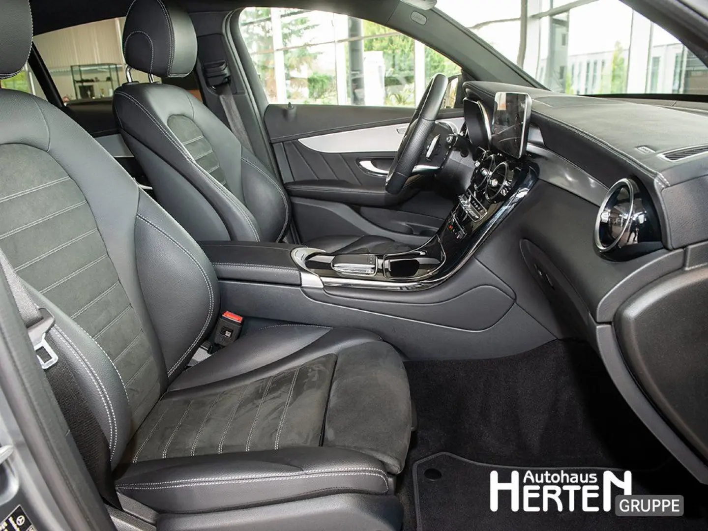 GLC 300 4M. AMG NIGHT LED 360  19ZOLL MBUX-NAVI