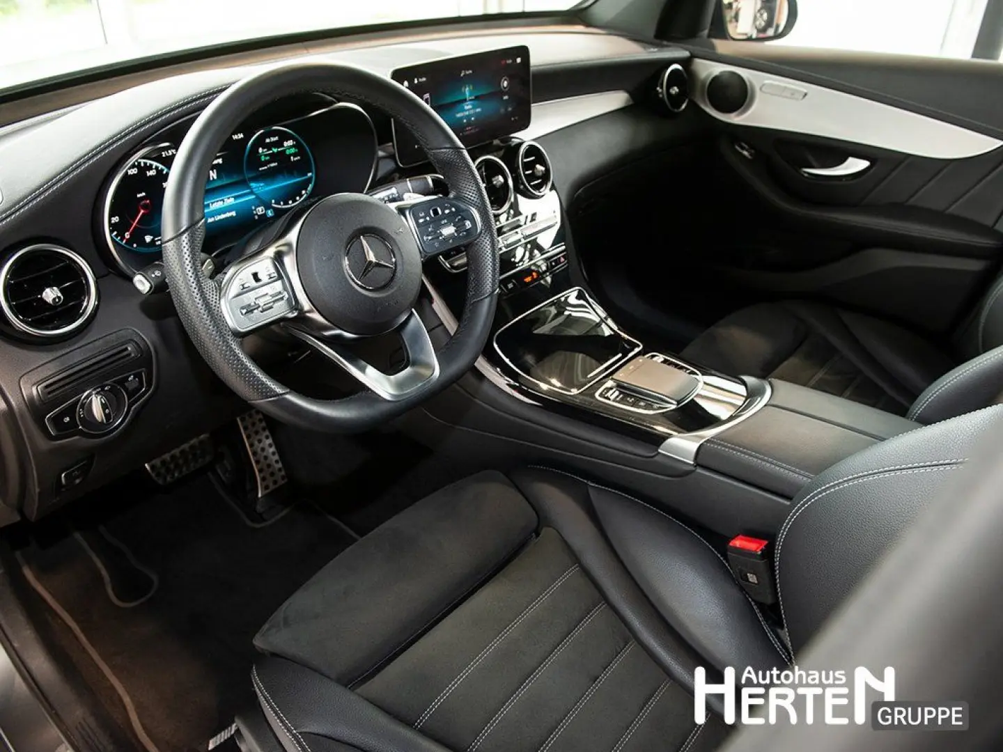 GLC 300 4M. AMG NIGHT LED 360  19ZOLL MBUX-NAVI