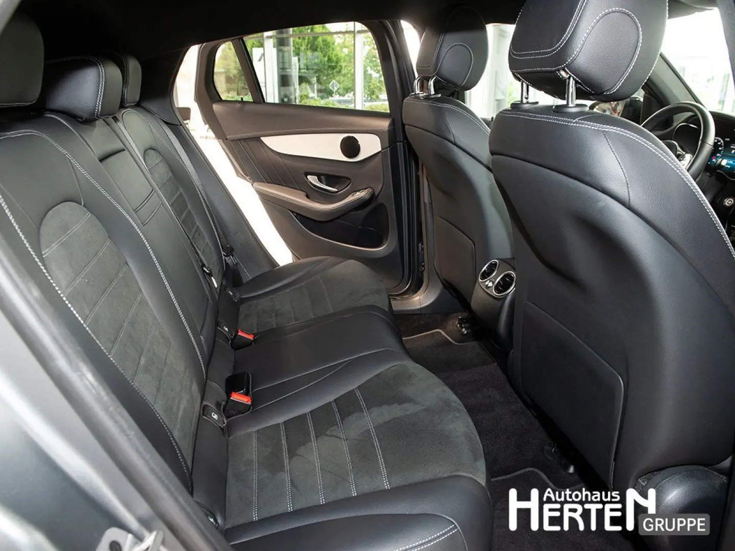 GLC 300 4M. AMG NIGHT LED 360  19ZOLL MBUX-NAVI