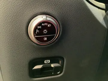 GLC 300 e 4M Avantgarde 9G LED Sitzklima AHK